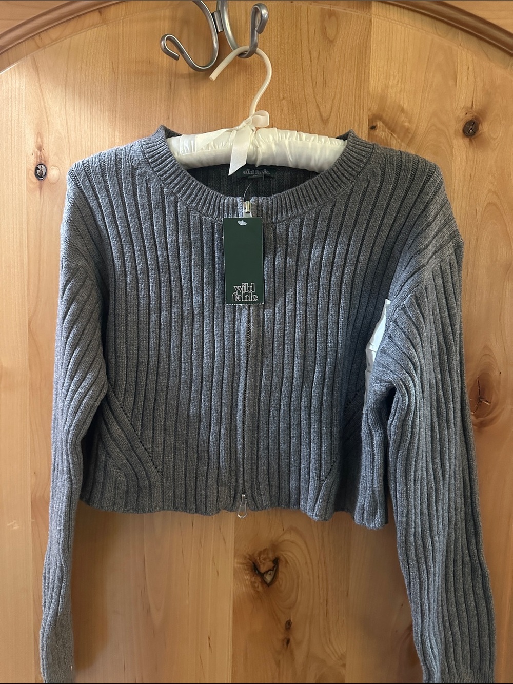 Wild Fable Gray Ribbed Zip-Front Women's cropped Sweater - New with tags